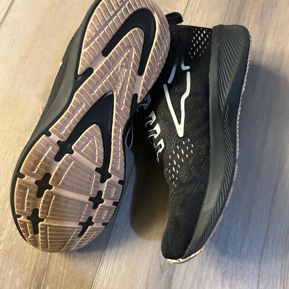 Avia Sz 8 Tennis Shoes - Picture 4 of 5